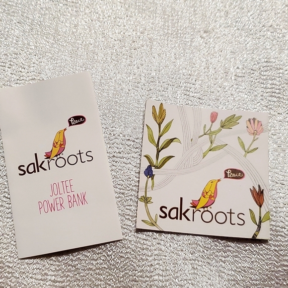 Sakroots Charging Station Clutch  Wristlet Bag - Picture 5 of 10